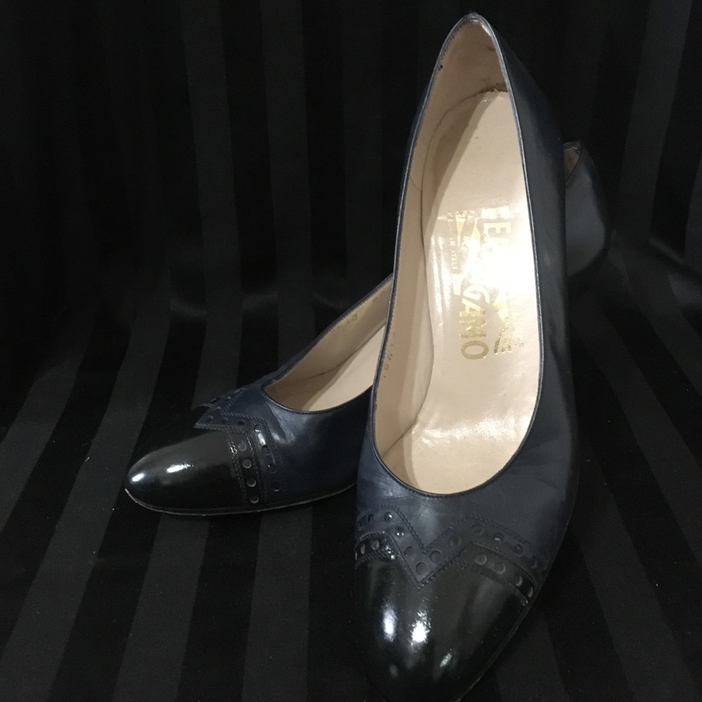FERRAGAMO Spectator Cap Toe Navy Two Tone Heels 6